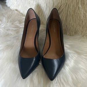 Leather pumps